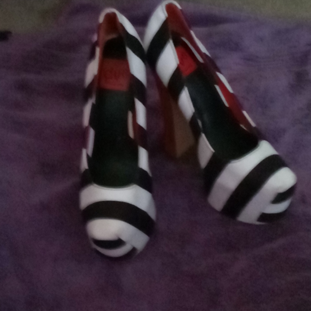 High heel - Picture 2 of 2